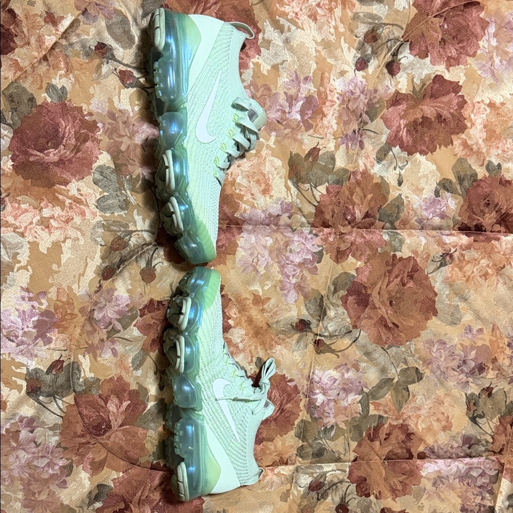 Nike Women's Light Green Sneakers